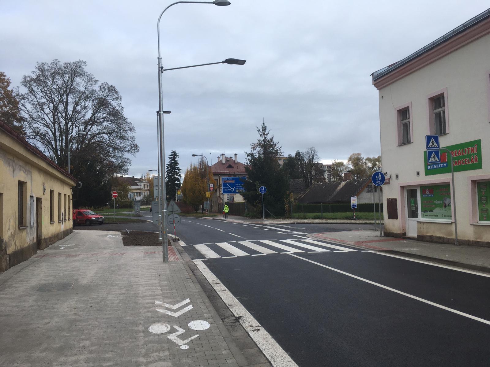 Umístění ikon cyklotrasy na chonícíh v Heydukově ulici - stav 3 listopadu 2020