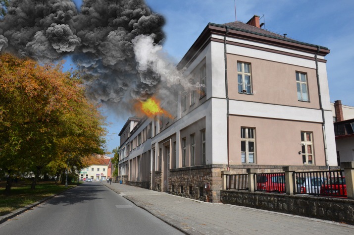Dnes dne 1.4.2021, se pedlvala znovu budova koly a zamstnanci stavby bhem pauzy kouili a kdy odhodili nedopalek, tak to chytlo o plyn, kter mli v budov a najednou byl men vbuch a zaalo hoet.